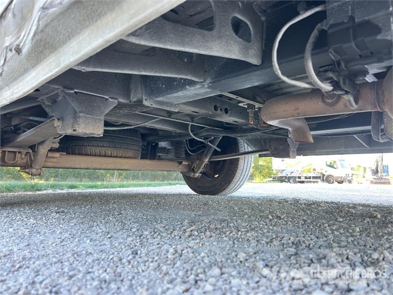 Renault VTL-135 EVO 13.2 m on Renault Master Camion Nacell 车载式高空作业车