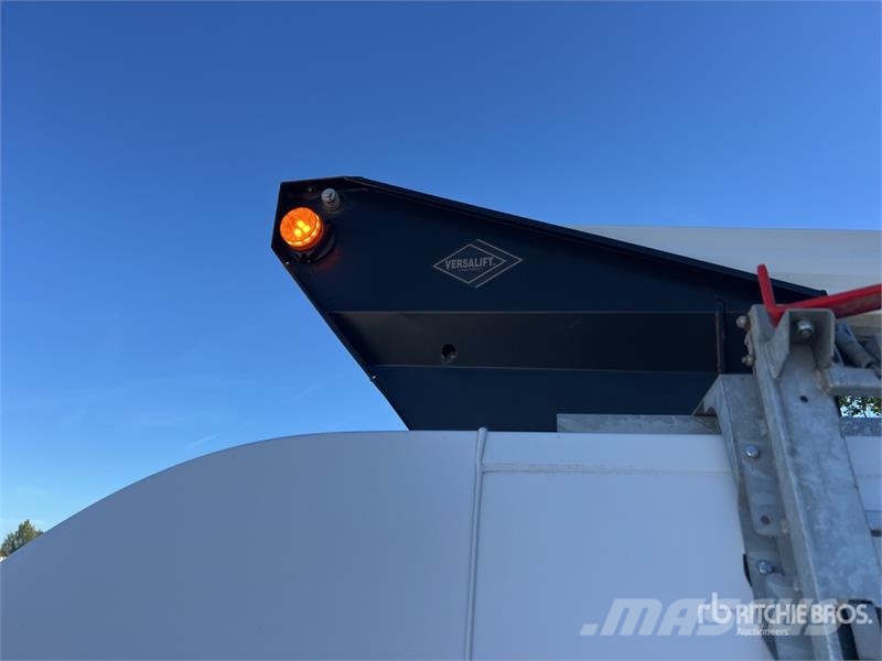 Renault VTL-135 EVO 13.2 m on Renault Master Camion Nacell 车载式高空作业车