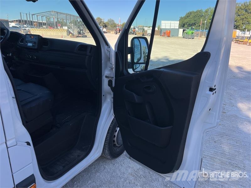 Renault VTL-135 EVO 13.2 m on Renault Master Camion Nacell 车载式高空作业车