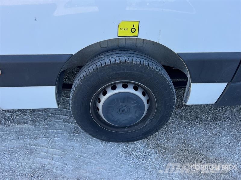 Renault VTL-135 EVO 13.2 m on Renault Master Camion Nacell 车载式高空作业车