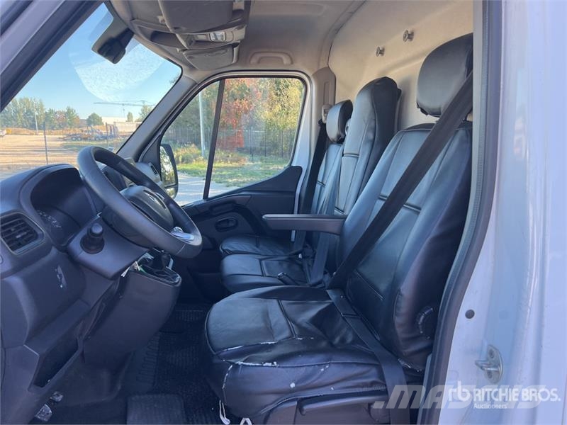 Renault VTL-135 EVO 13.2 m on Renault Master Camion Nacell 车载式高空作业车