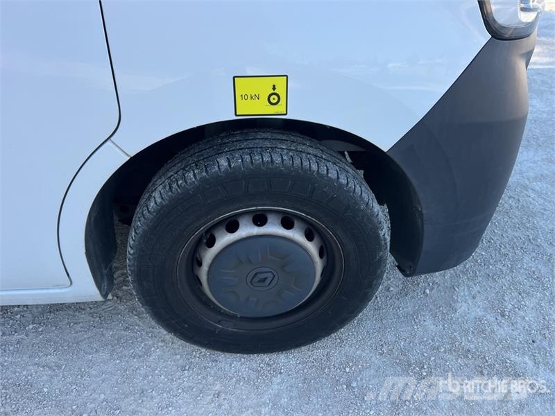 Renault VTL-135 EVO 13.2 m on Renault Master Camion Nacell 车载式高空作业车