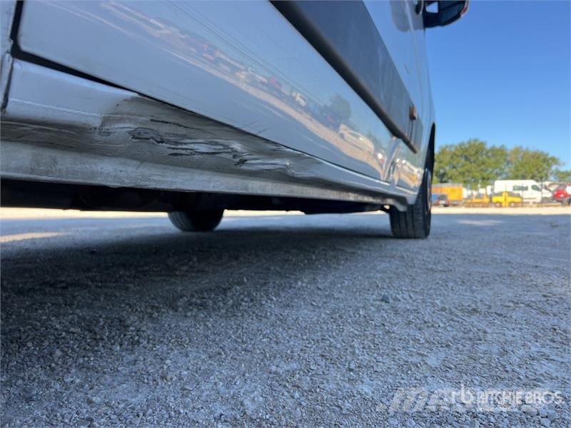 Renault VTL-135 EVO 13.2 m on Renault Master Camion Nacell 车载式高空作业车