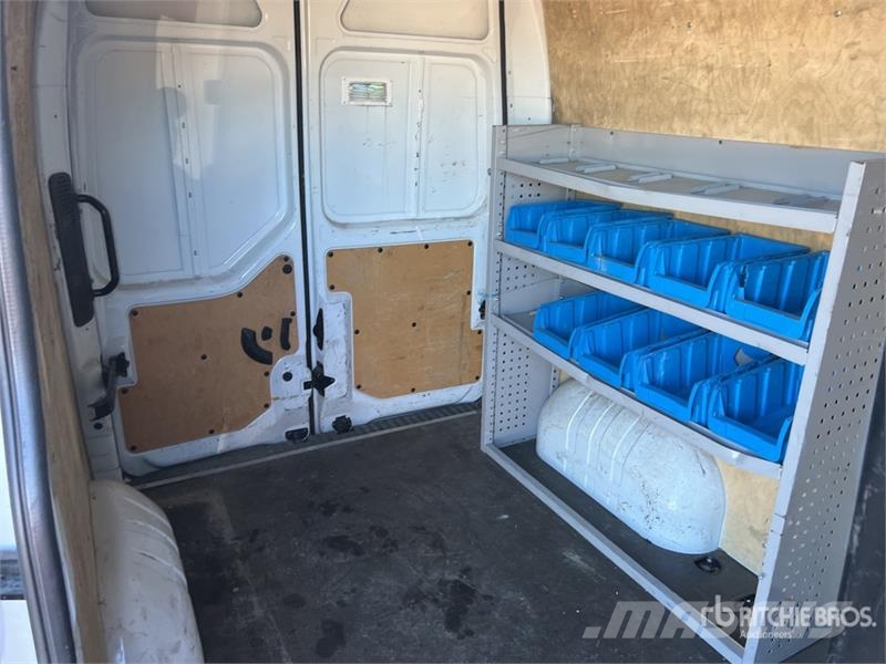 Renault VTL-135 EVO 13.2 m on Renault Master Camion Nacell 车载式高空作业车