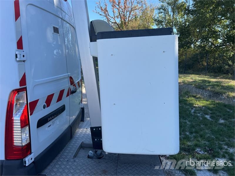 Renault VTL-135 EVO 13.2 m on Renault Master Camion Nacell 车载式高空作业车