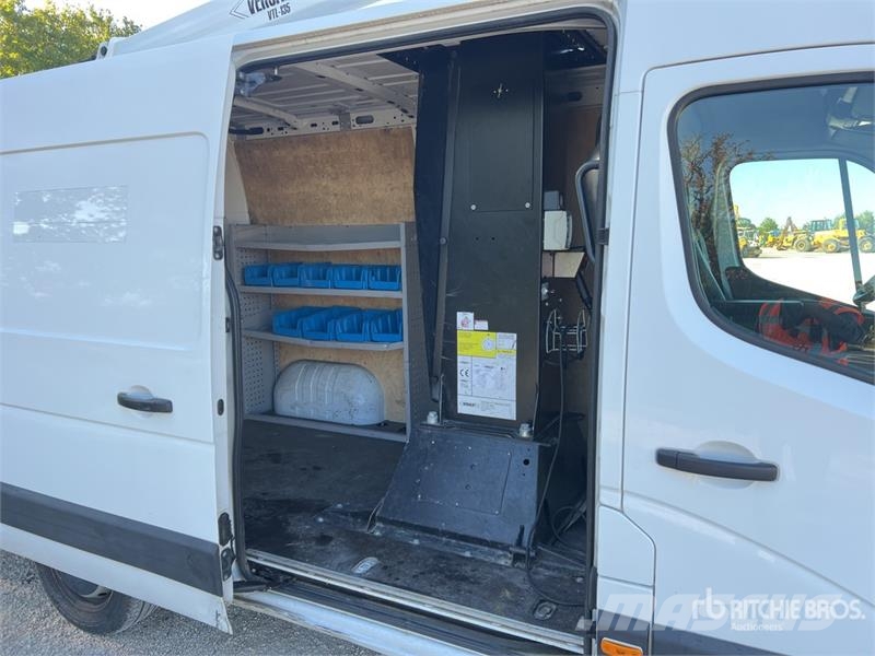 Renault VTL-135 EVO 13.2 m on Renault Master Camion Nacell 车载式高空作业车