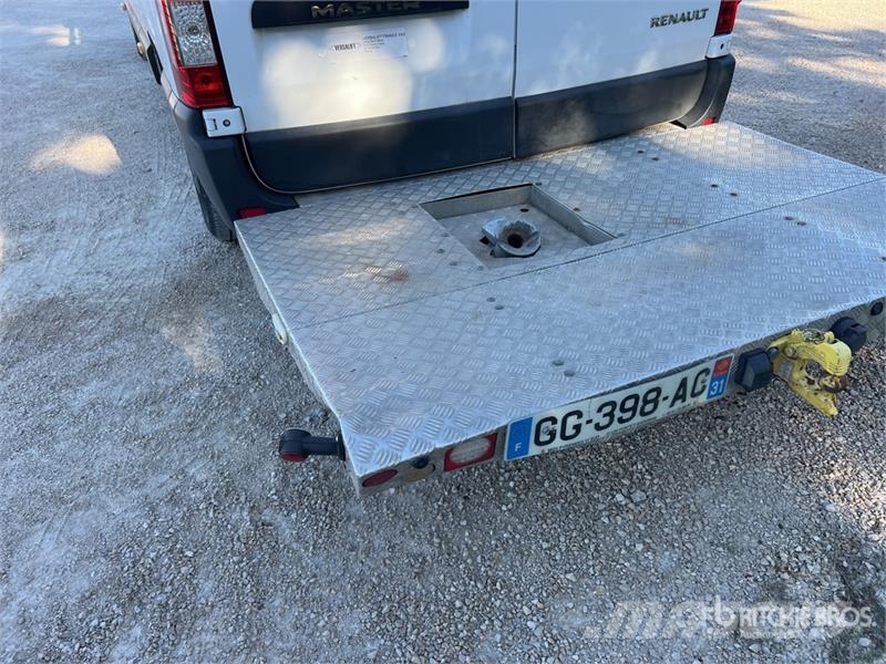 Renault VTL-135 EVO 13.2 m on Renault Master Camion Nacell 车载式高空作业车