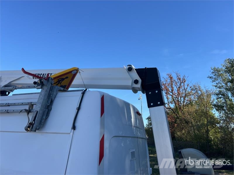Renault VTL-135 EVO 13.2 m on Renault Master Camion Nacell 车载式高空作业车
