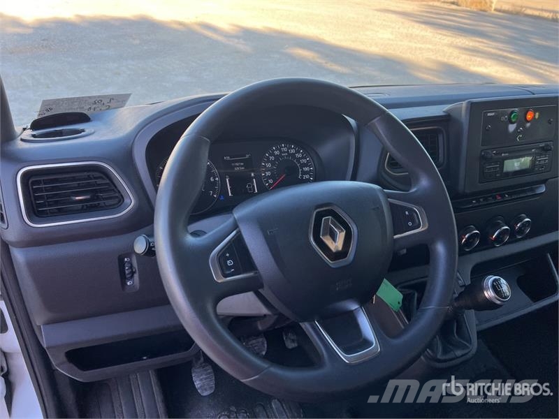 Renault VTL-135 EVO 13.2 m on Renault Master Camion Nacell 车载式高空作业车