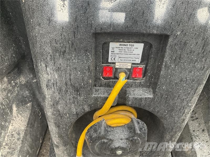 Rhino of (10) Rhino TQ3 Space Heater معدات التسخين والإذابة