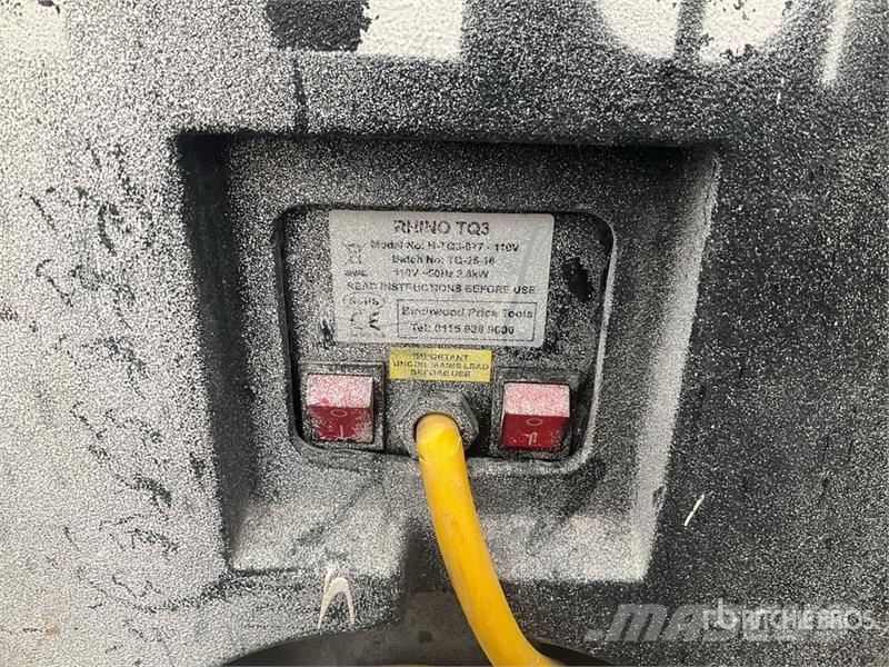 Rhino of (12) Rhino TQ3 Space Heater معدات التسخين والإذابة