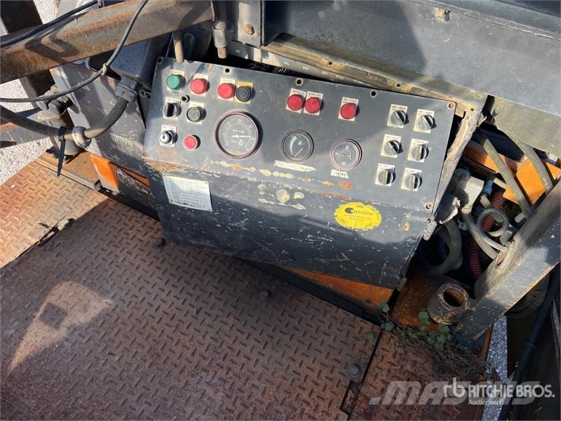 Rivard PORTEUR RIV 152 Tracked Trancheuse Sur Chen Trancheuse