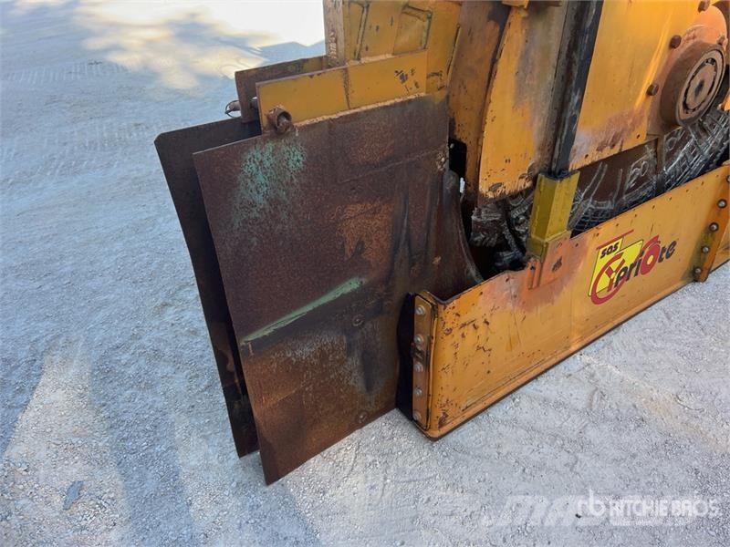 Rivard PORTEUR RIV 152 Tracked Trancheuse Sur Chen Trenchers
