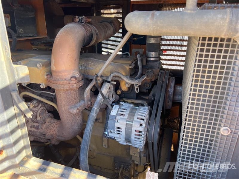 Rivard PORTEUR RIV 152 Tracked Trancheuse Sur Chen Trancheuse