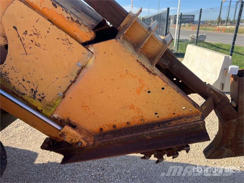 Rivard PORTEUR RIV 152 Tracked Trancheuse Sur Chen Trancheuse