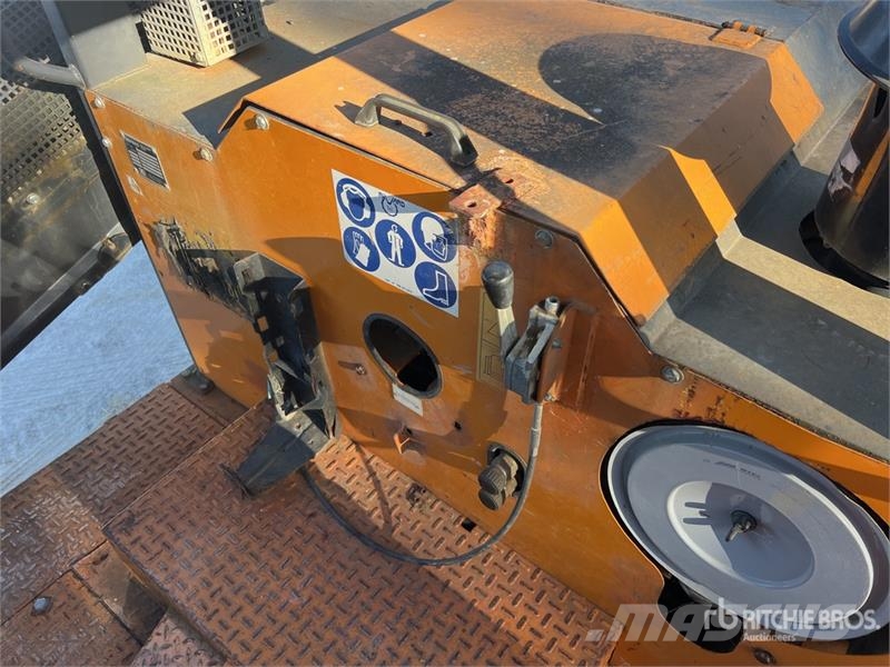 Rivard PORTEUR RIV 152 Tracked Trancheuse Sur Chen Trenchers