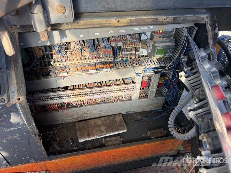 Rivard PORTEUR RIV 152 Tracked Trancheuse Sur Chen Trancheuse