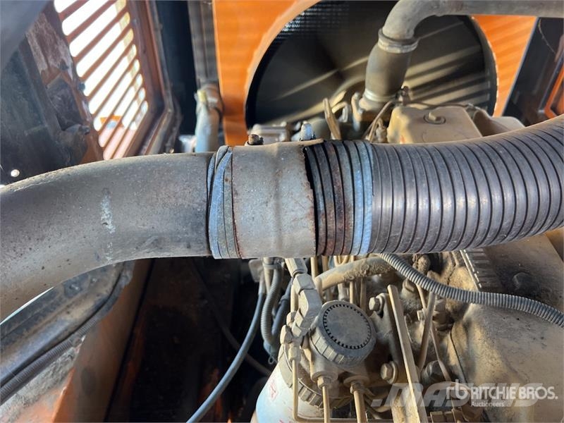 Rivard PORTEUR RIV 152 Tracked Trancheuse Sur Chen Trenchers