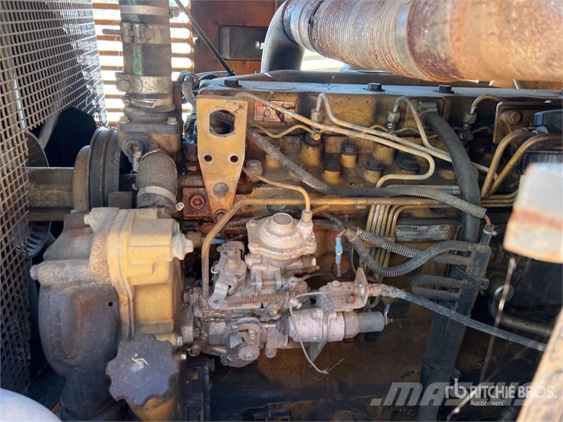 Rivard PORTEUR RIV 152 Tracked Trancheuse Sur Chen Trancheuse