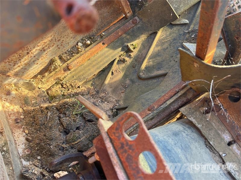 Rivard PORTEUR RIV 152 Tracked Trancheuse Sur Chen Trancheuse