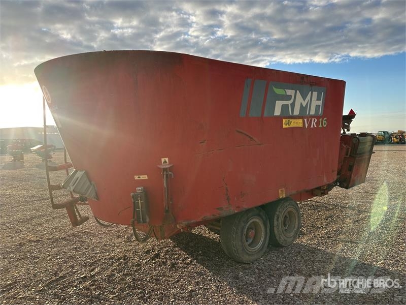 RMH VR16 Melangeuse Distributrice 2 Essieux 16 m3 T/A  Alimentatori per animali