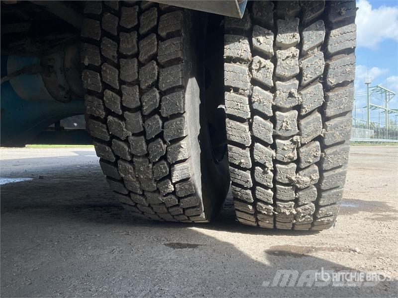 RVI 4x2 Flatbed Truck Platte bakwagens