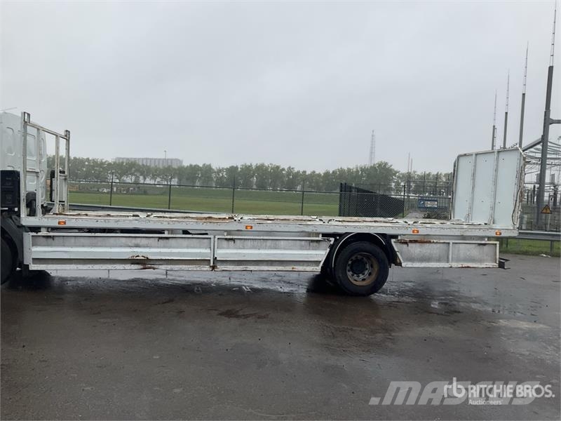  RVI 4x2 Flatbed Truck Platós / Ponyvás teherautók
