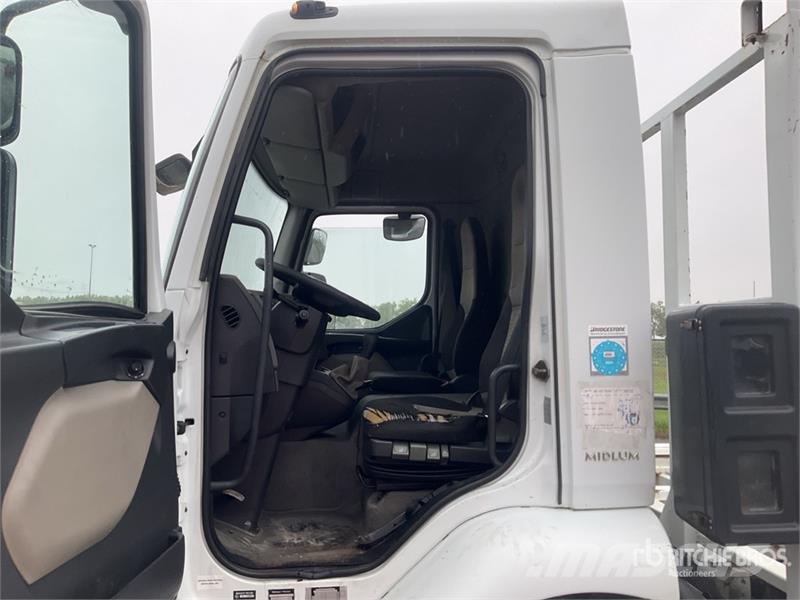  RVI 4x2 Flatbed Truck Platós / Ponyvás teherautók
