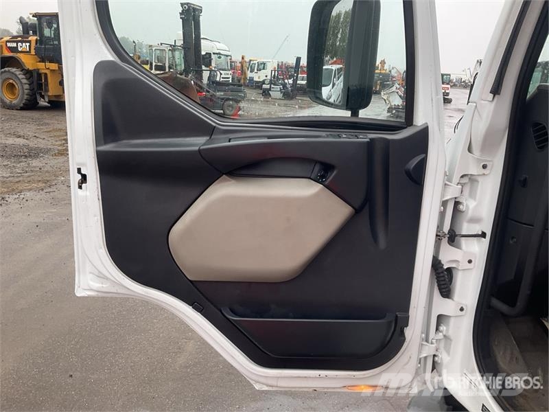  RVI 4x2 Flatbed Truck Platós / Ponyvás teherautók