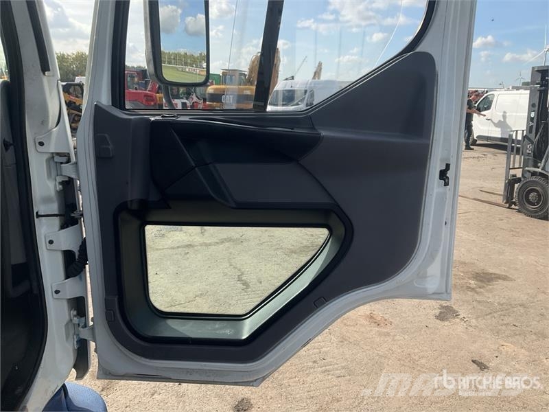 RVI 4x2 Flatbed Truck Platte bakwagens