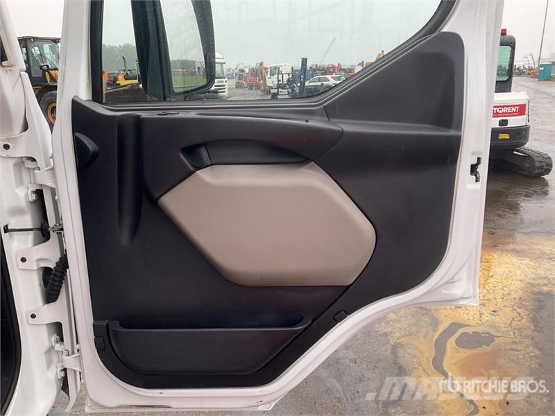  RVI 4x2 Flatbed Truck Platós / Ponyvás teherautók