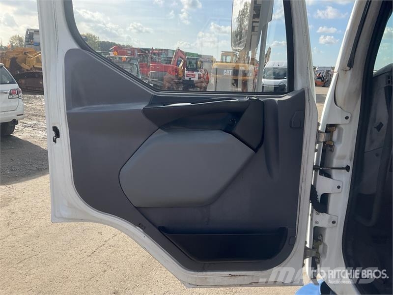 RVI 4x2 Flatbed Truck Platte bakwagens