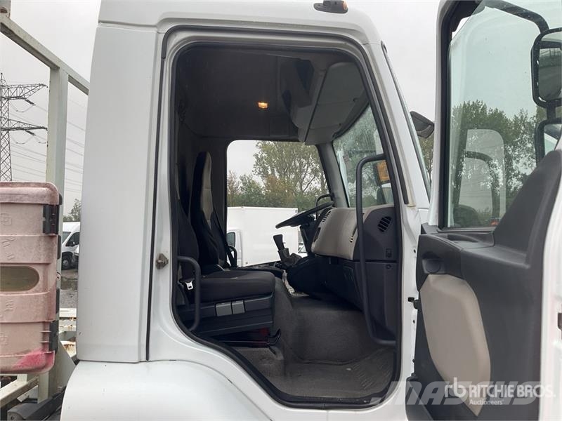  RVI 4x2 Flatbed Truck Platós / Ponyvás teherautók