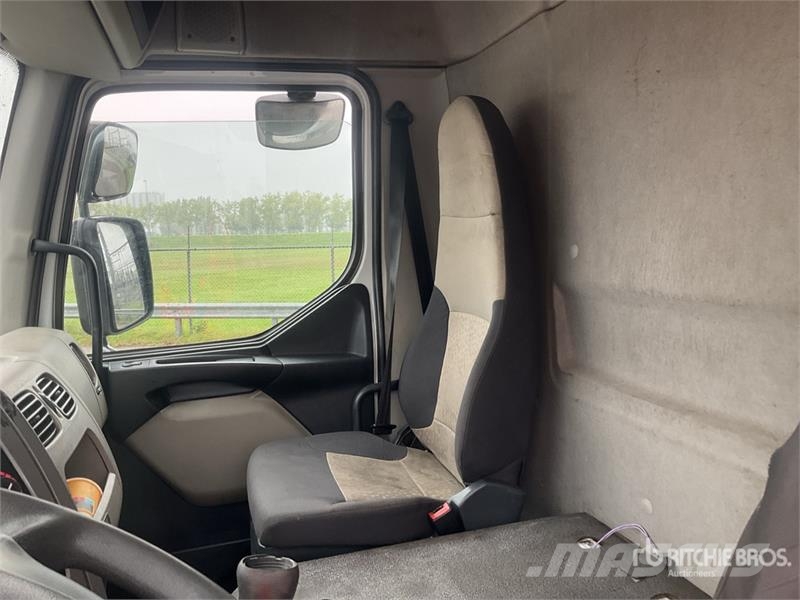  RVI 4x2 Flatbed Truck Platós / Ponyvás teherautók