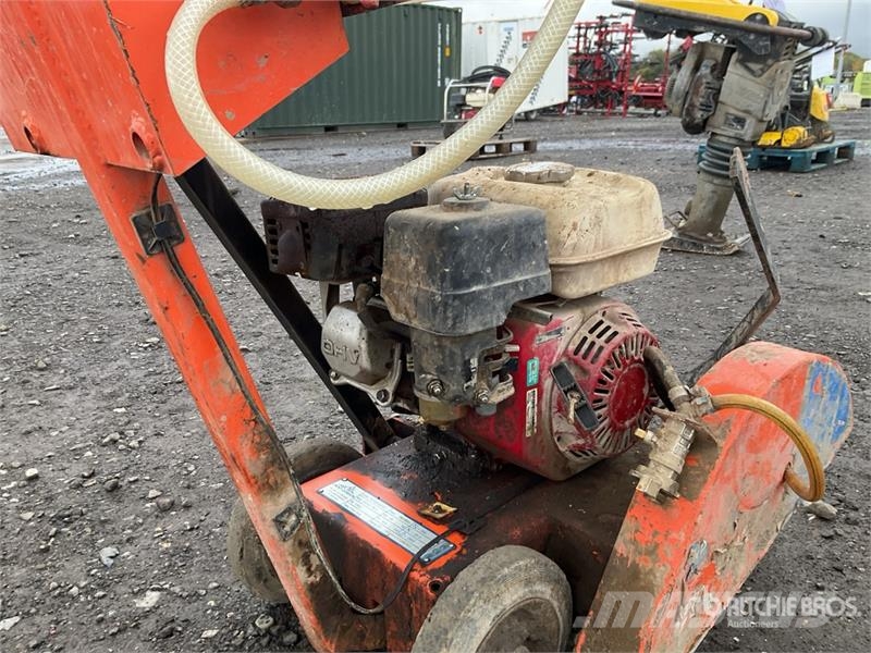Saint Gobain CS352 Cut-Off Saw مكونات أخرى
