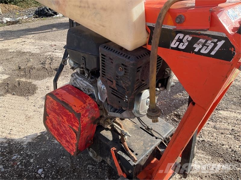 Saint-Gobain CS451 P14 Walk-Behind Saw Sawmills