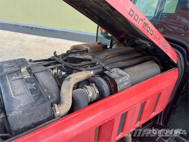 Same Dorado F100 4WD Tractor الجرارات