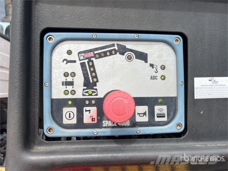 Scania 144E-2 Hiduo 5900 kg on Scania P320 4x2 Camion Bi- Caminhões guindaste