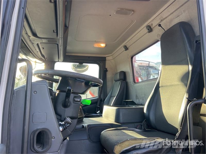 Scania 144E-2 Hiduo 5900 kg on Scania P320 4x2 Camion Bi- Nosturiautot