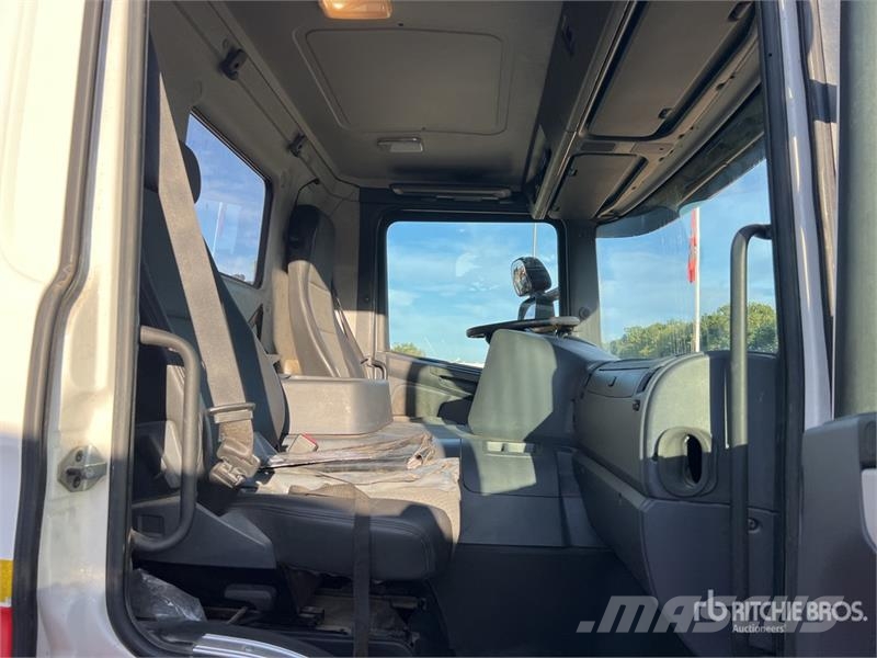 Scania 144E-2 Hiduo 5900 kg on Scania P320 4x2 Camion Bi- Nosturiautot