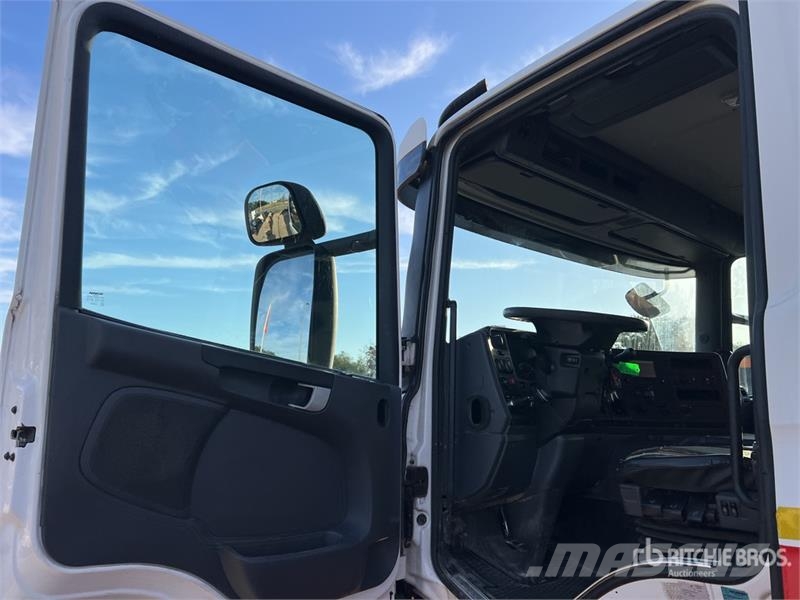Scania 144E-2 Hiduo 5900 kg on Scania P320 4x2 Camion Bi- Nosturiautot
