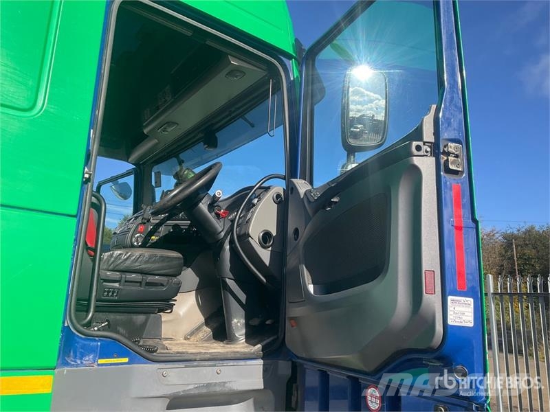 Scania 6x4 Sleeper Flatbed Truck w/ATLAS 15Z8.70 3725 kg  Crane trucks