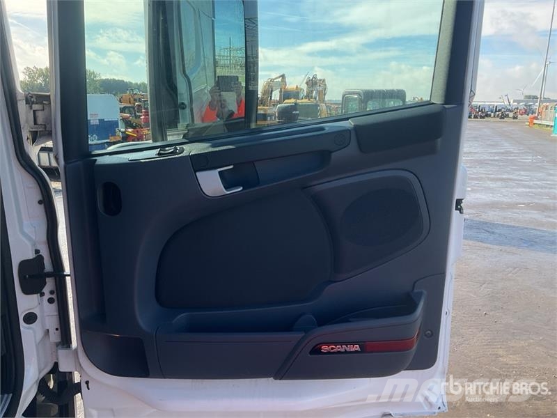 Scania CNG 4x2 S/A Sleeper Truck Tractor Vilcēji