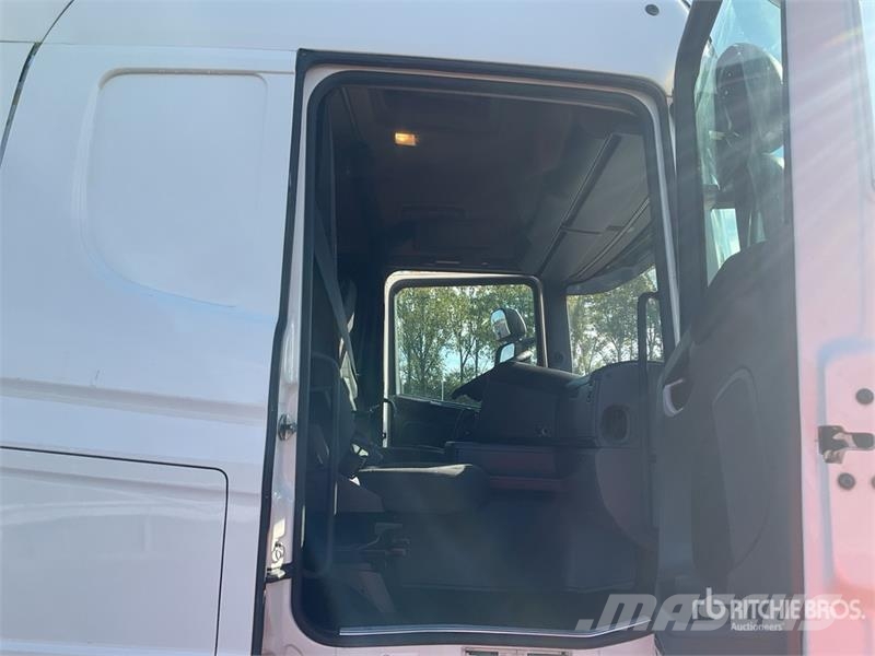 Scania CNG 4x2 S/A Sleeper Truck Tractor Vilcēji