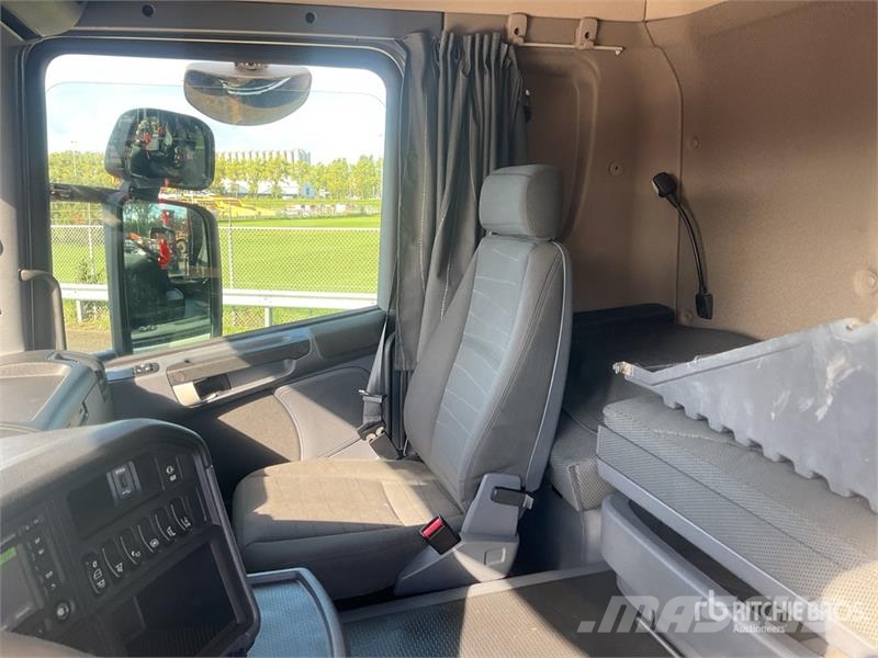 Scania CNG 4x2 S/A Sleeper Truck Tractor Vilcēji