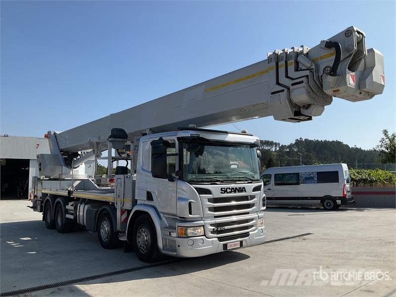 Scania P750 75 m on Scania P410LB 8x4 Twin-Steer Bucket T Auto korvtõstukid