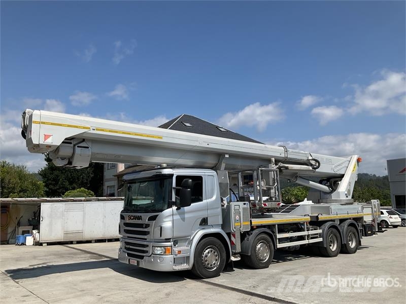 Scania P750 75 m on Scania P410LB 8x4 Twin-Steer Bucket T Auto korvtõstukid