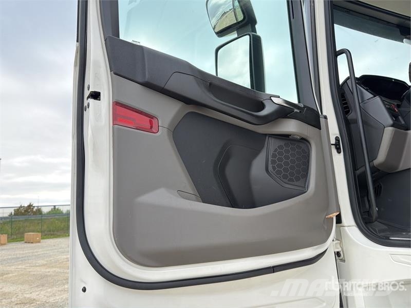 Scania Super 460S 4x2 S/A Sleeper Truck Tractor Vlačilci