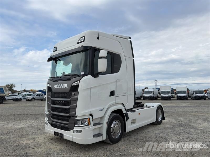 Scania Super 460S 4x2 S/A Sleeper Truck Tractor Vlačilci