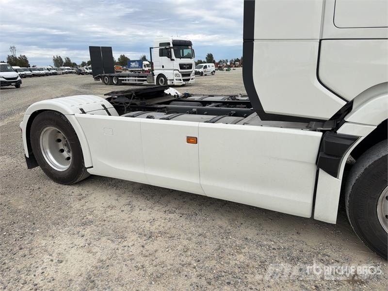 Scania Super 460S 4x2 S/A Sleeper Truck Tractor Vlačilci